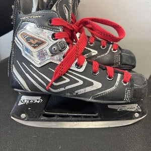 Boys junior size 3.5 CCM vector V6.0 ice hockey skates