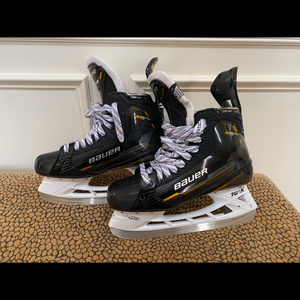 2024 Bauer Supreme M5 Pro Hockey Skates Regular Width 9.5 (New)