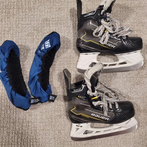 2024 Bauer Supreme M40 Hockey Skates Extra Wide Width Size 1 (Used)