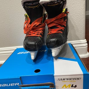 2024 Bauer Wide Width Size 4 (Used)