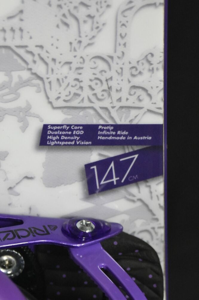 BURTON LUX SNOWBOARD SIZE 147 CM WITH RIDE MEDIUM BINDINGS