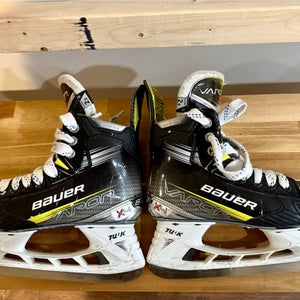 Used Junior Bauer Vapor X4 Hockey Skates | Size 2.5