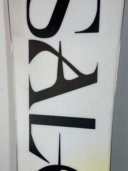 2456 Salomon Assassin Mens Snowboard Size 163 WIDE 2024