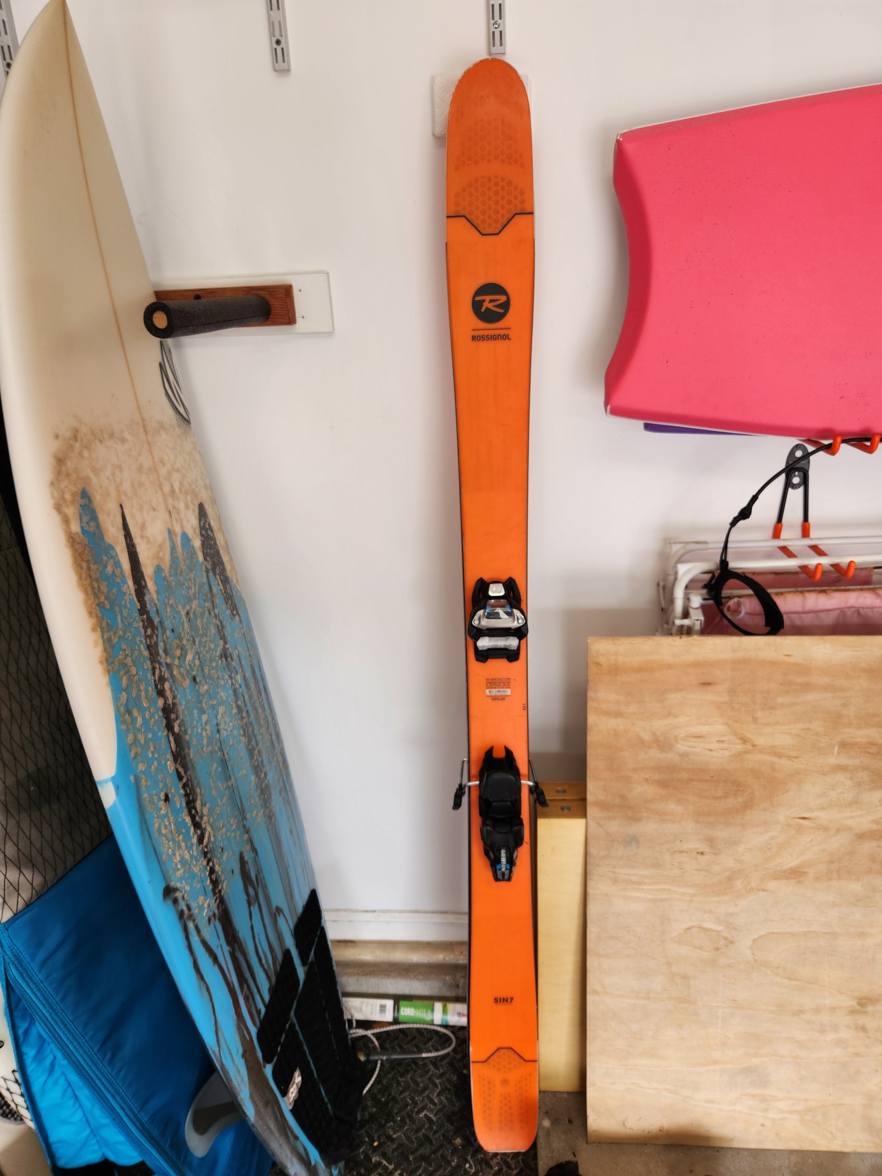 Men's 2019 172 cm Rossignol Sin 7 Skis With Bindings Max Din 13