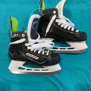 Intermediate Bauer XLS Hockey Skates | Size 4 (Used)