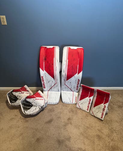 Badgers Large Knee with XL Thigh Rise Bauer Mach Full Right Goalie Full Set Pro Stock (Used)