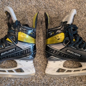 Bauer Supreme 3S Hockey Skates Regular Width Size 1.5 (Used)