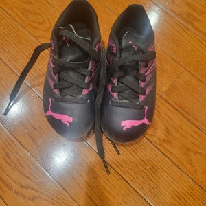 Black/Pink Kids size 8.0C Puma Attacanto Cleats (Used)