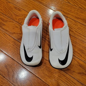 White/Orange Unisex size 8.0C Nike Mercurial Vapor 15 Turf Cleats (Used)