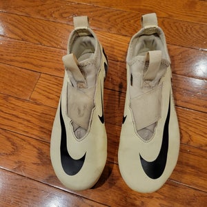 Yellow Unisex size 2.0Y Nike Mercurial Vapor 15 Cleats (Used)