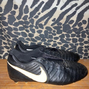Black Unisex Size M 8.0 (W 9.0) Nike Molded Cleats (Used) Tiempo legend Cleats