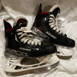 Intermediate Bauer Vapor 3X Hockey Skates Size 4 (Used)