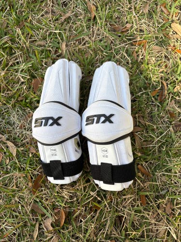 Large Adult STX Stallion 900 (Used)