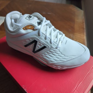 White Men's Size M 7.0 (W 8.0) Adult New Balance Low Top Metal (New)