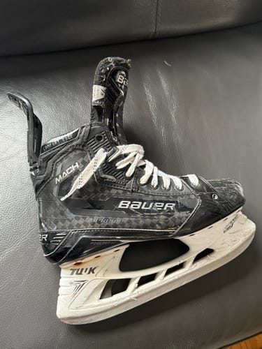 2023 Bauer Mach Hockey Skates Regular Width 7.5 Fit 2 (Used)