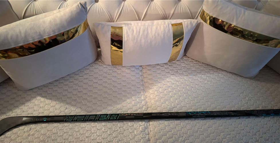 Senior Bauer Left Hand Twitch P92 77 flex (New)