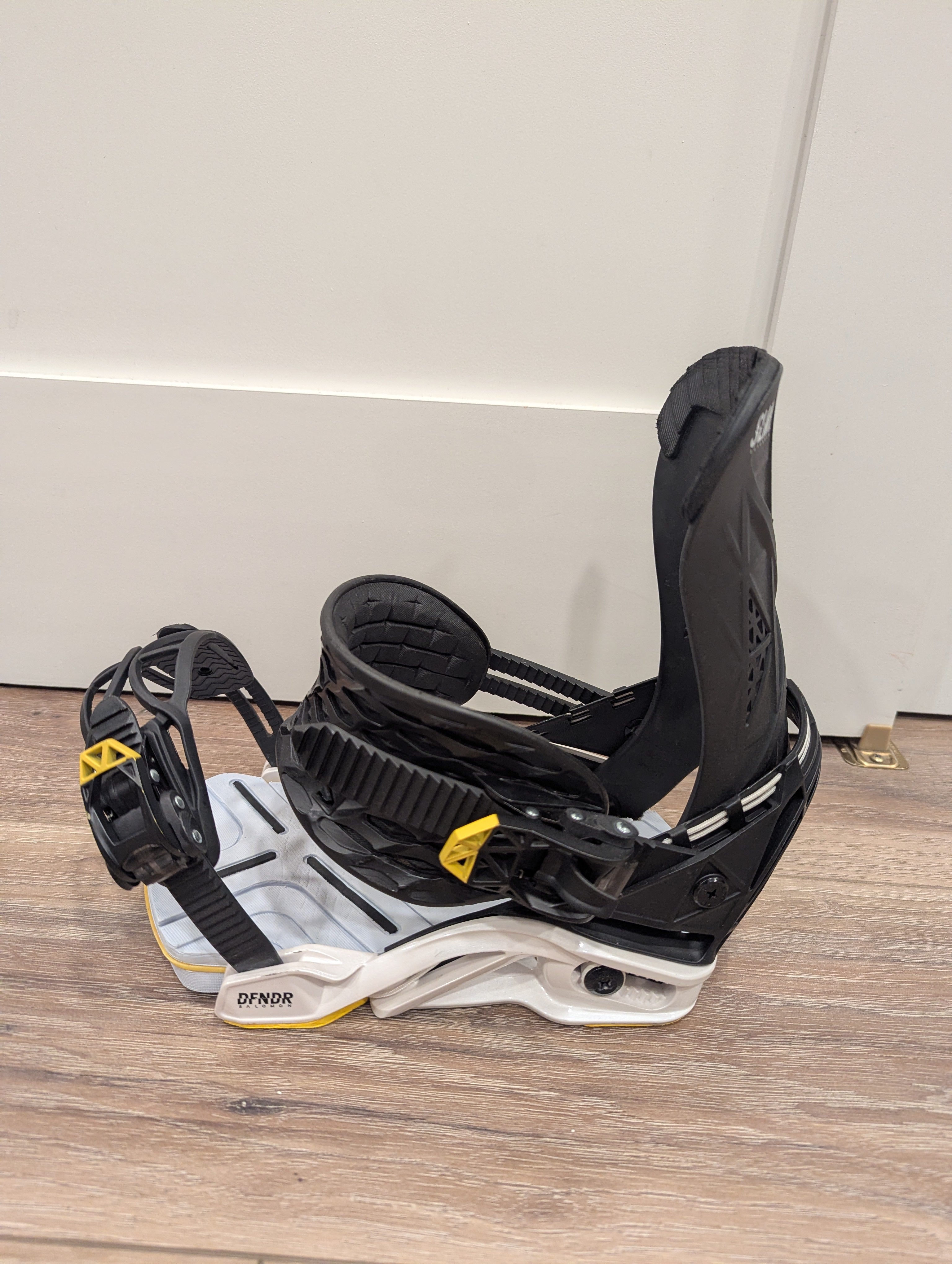 Salomon Defender Snowboard Bindings Men's Medium | SidelineSwap