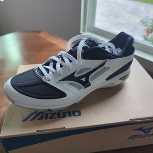 White Men's Size M 7.5 (W 8.5) Adult Mizuno Low Top Metal (New)