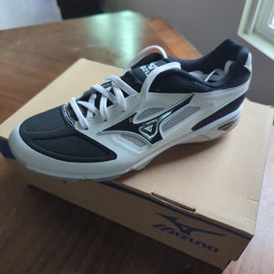 White Men's Size M 10.0 (W 11.0) Adult Mizuno Low Top Metal (New)