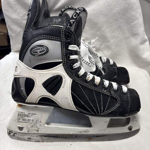 Junior Int Size 5.5 CCM SUPER TACKS 652 Ice Hockey Skates