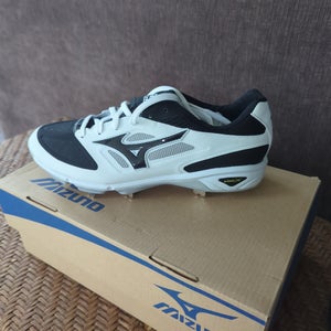 White Men's Size M 12.5 (W 13.5) Adult Mizuno Low Top Metal (New)