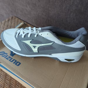 Gray Men's Size M 7.5 (W 8.5) Adult Mizuno Low Top Metal (New)