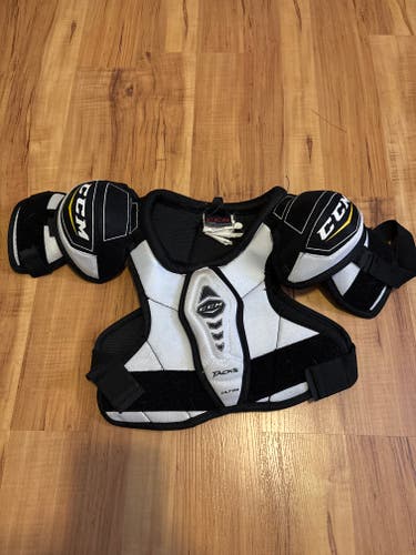 Medium Youth CCM Tacks Shoulder Pads (Used)