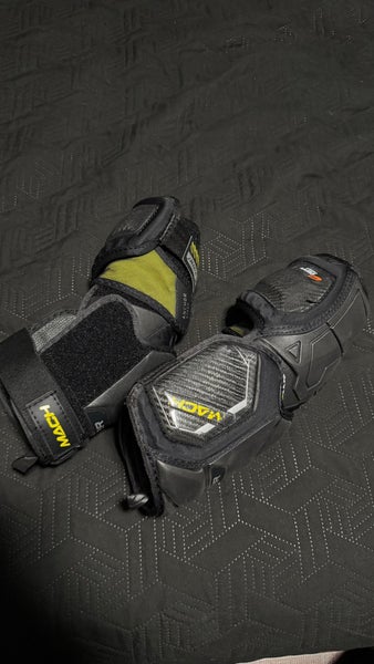 Medium Senior Bauer Supreme Mach (Used)