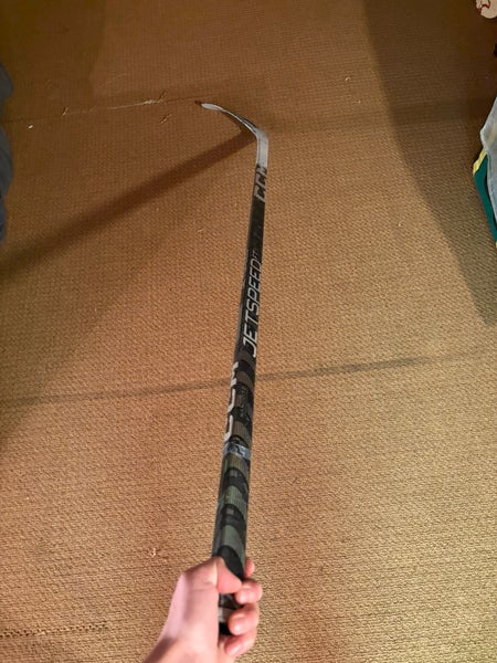 Senior CCM Right Handed JetSpeed FT5 Pro P28  (Used)