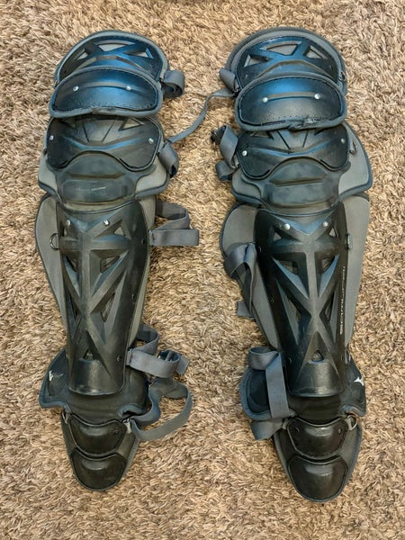 Mizuno Samurai Adult Catcher’s Chest Protector & Leg Guards