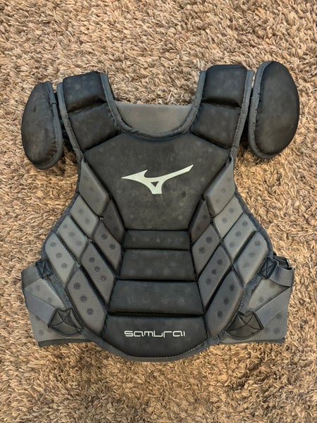 Mizuno Samurai Adult Catcher’s Chest Protector & Leg Guards