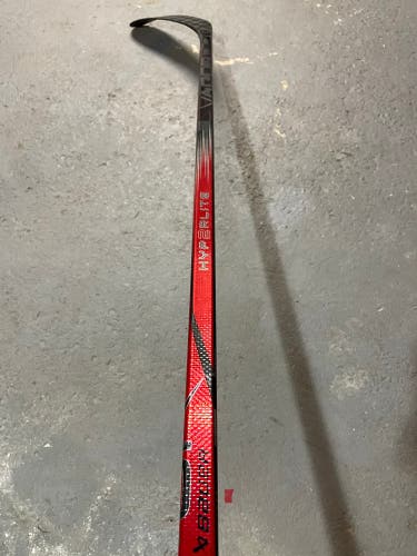 Senior Bauer Right Handed Vapor Hyperlite 2 P28 Kucherov Curve 82 Flex Pro Stock