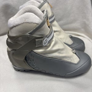 EURO Size 39 Rossignol Cross Country Ski Boots. US Womens Size 8