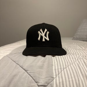 Black 7 3/8 Men's New Era (Used)