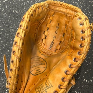 Left Hand Throw First Base 575 Baseball Glove 12.5" (Used)