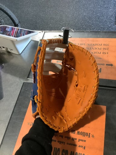 Used Akadema Adj154 12 1 2" First Base Gloves