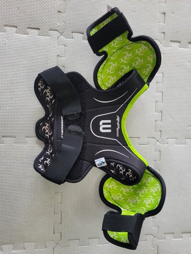 Used Winnwell Amp 500 Md Hockey Shoulder Pads 11617-s000310003