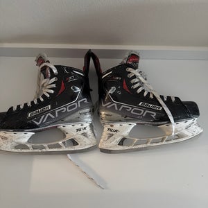 Bauer Vapor X3.7 Regular Width  9.5 (Used)