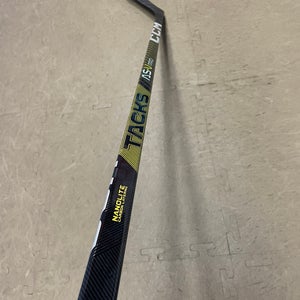 Senior CCM Left Hand Super Tacks AS-V Pro P28 (New)
