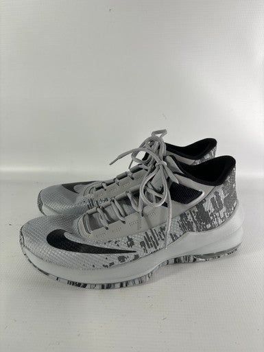 Used Nike Senior 9.5 Basketball Shoes 11834-s000018647