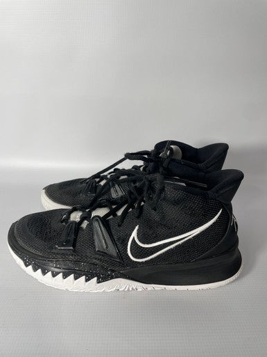 Used Nike Senior 9.5 Basketball Shoes 11834-s000014330