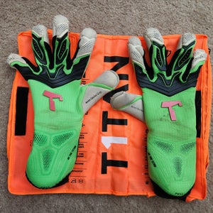 Titan Alien Goalie Gloves - Size 8 (Used)
