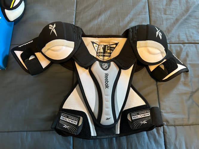 Reebok Shoulder Pads (NHL Silver Series) - Used JR Medium