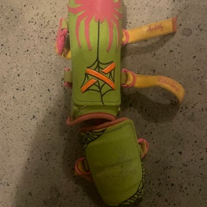 aria venom leg gaurd pink and green