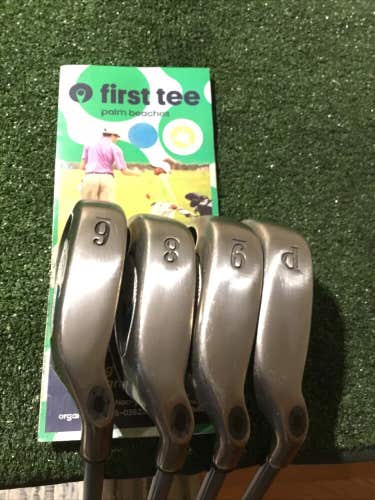 Callaway Ladies Hawkeye VFT Irons Set (6-PW, No 7i) Gems Graphite Shafts