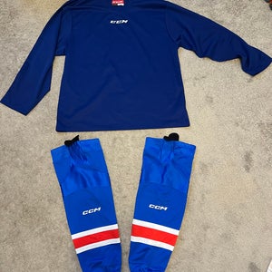 CCM Hockey Jersey/Socks - Blue Men's Large (Used)