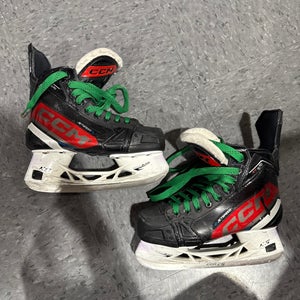Intermediate CCM JetSpeed FT670 Hockey Skates Regular Width Size 4 (Used)