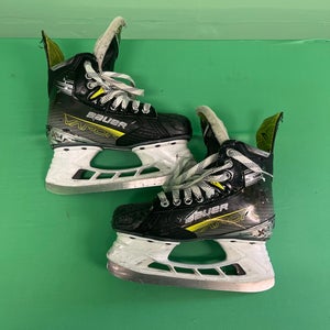 Junior Bauer Vapor X4 Hockey Skates Regular Width Size 3.5 (Used)