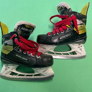 Junior Bauer Supreme 3S Hockey Skates (Regular) | Size 2.5 (Used)