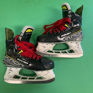 Junior Bauer Vapor 3X Hockey Skates (Regular) | Size 2.5 (Used)